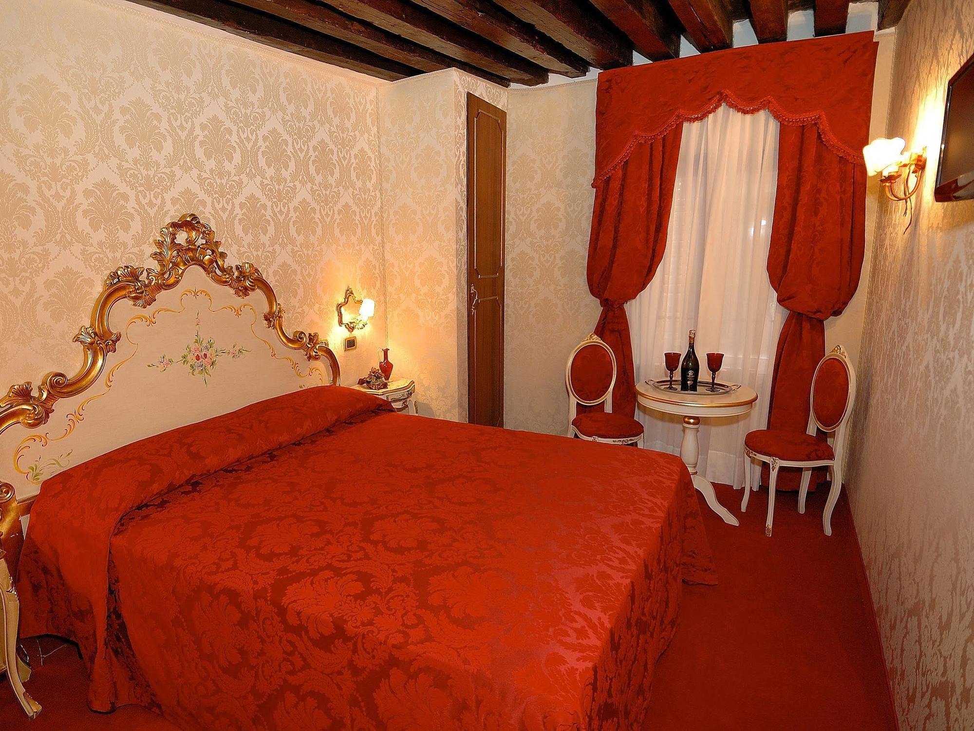Residenza La Loggia Nocleg ze śniadaniem