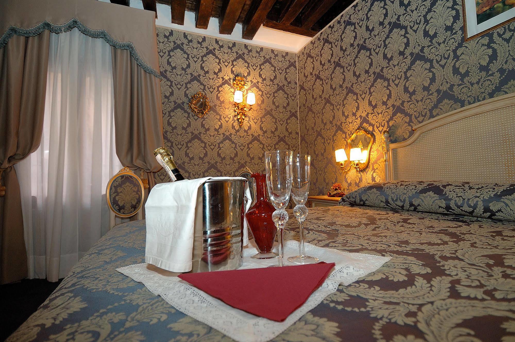 Residenza La Loggia Nocleg ze śniadaniem Wenecja